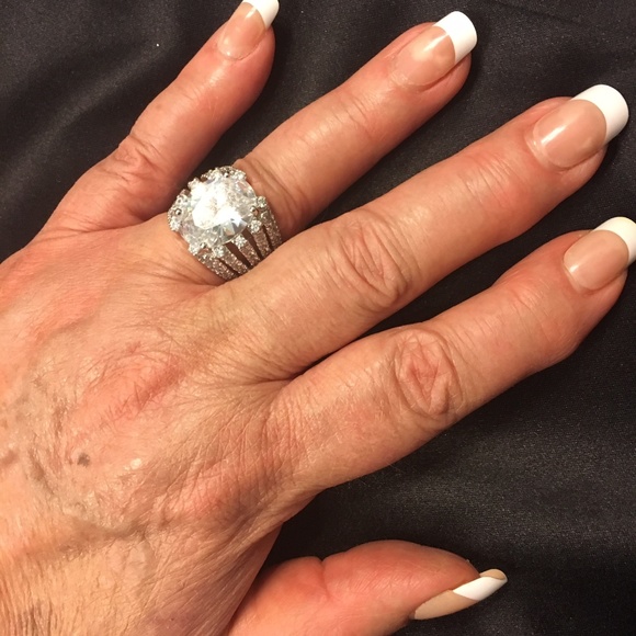 REDUCED Classy Cocktail Ring  Sterling Silver Sze 8- Sale - Picture 7 of 7